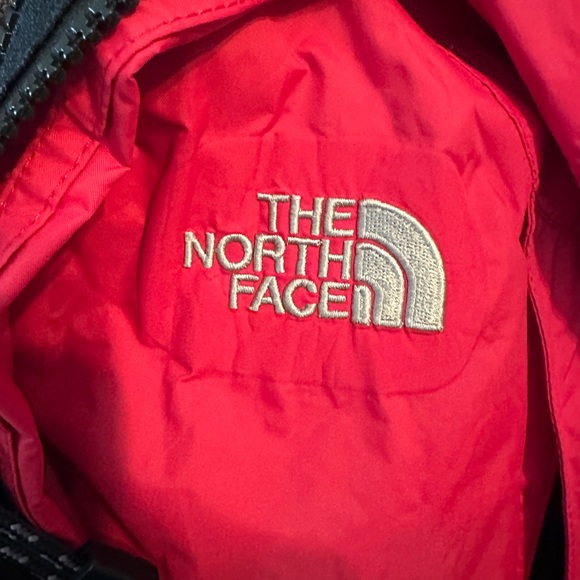Women’s Northface red rain jacket - Picture 11 of 14